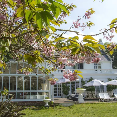 Cedar House Boutique B&B-2